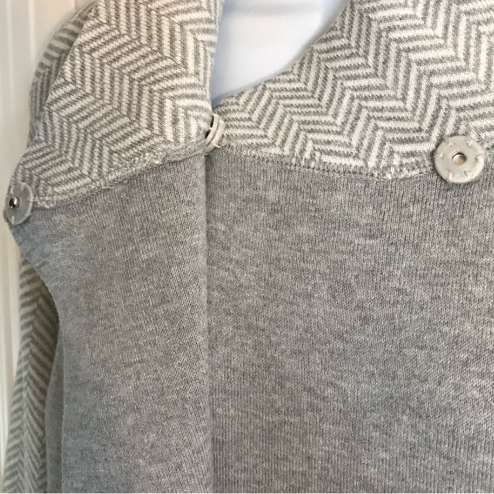 Max Studio Women’s M Heather Gray Chevron Trim Cowl 2-Snap Neck Sweater in EUC - Picture 11 of 16